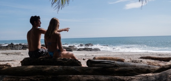 Couple sitting at Las Manchas Beach